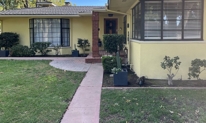 Raisin Cottage | Casita Palo Verde - 4bed/2bath Fresno Gem!