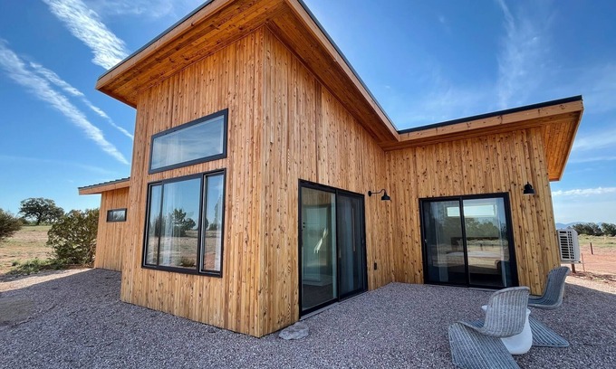 Valle Cabin | Casita Queen bed, private bath and kitchenette