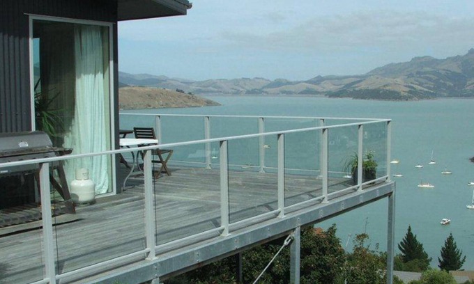 Christchurch District House | Cass Bay Retreat close to Christchurch