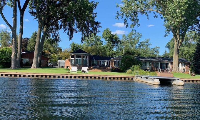 Waterford House | Cass Lk Lakefront 3BR Home - Addl 3BR Home next dr Addl Bking 15 min to Bham .