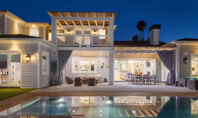 Tarzana Villa | Cassandra