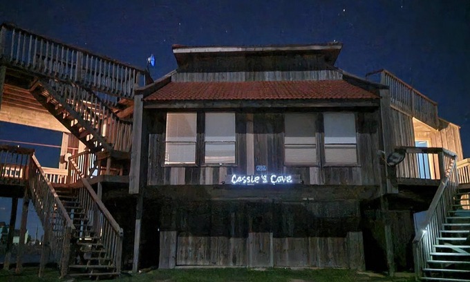 Matagorda Condo | Cassie's Cove is a perfect multi family getaway