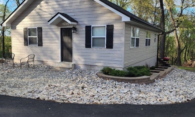 Mountain Home Cabin | Castaway Cabin at Fish & Fiddle Family Resort & Extended Stay