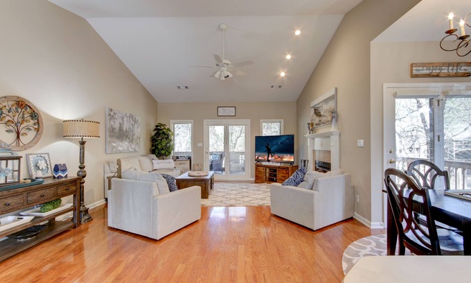 Mount Ida Condo | CastAway Condo/288DVD 2/2 Large, Screened in Porch by LOVR