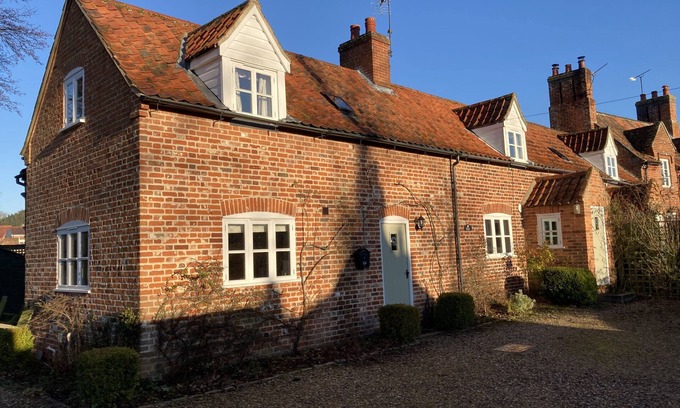 Itteringham Cottage | Castaway Cottage Itteringham - a picturesque cottage in an idyllic location