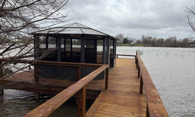 Newellton House | Castaway Cottage, where tranquility and relaxation are just a heartbeat away.