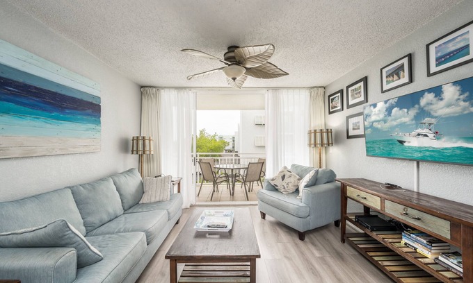 Key West Condo | Castaway Cove: 2/2 Condo near the beach with shared pool and hot tub