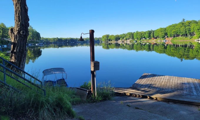Newaygo Cottage | Castaways Cottage on Croton Pond (#1)