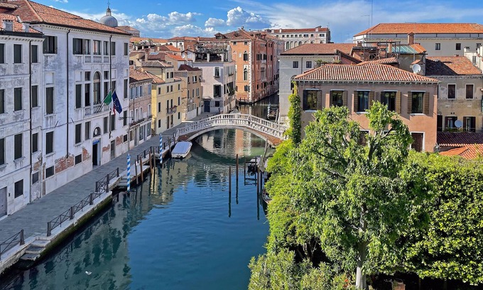 Castello Apartment | Castello 2 Bedroom Apartment with Amazing Canal View