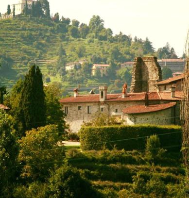 Cernusco Lombardone Bed & Breakfast | Castello di Cernusco Lombardone