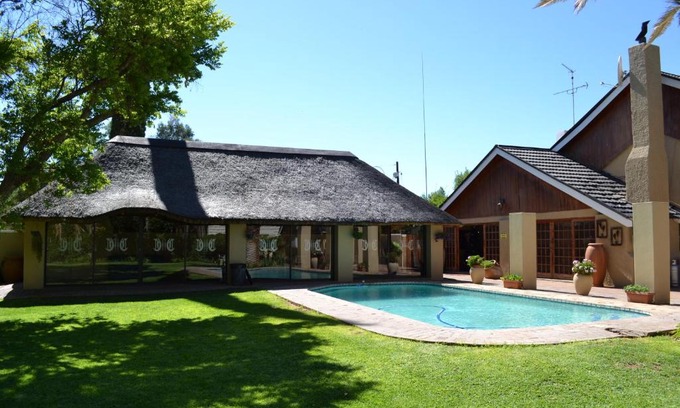 Vryburg Bed & Breakfast | Castello Guesthouse Vryburg