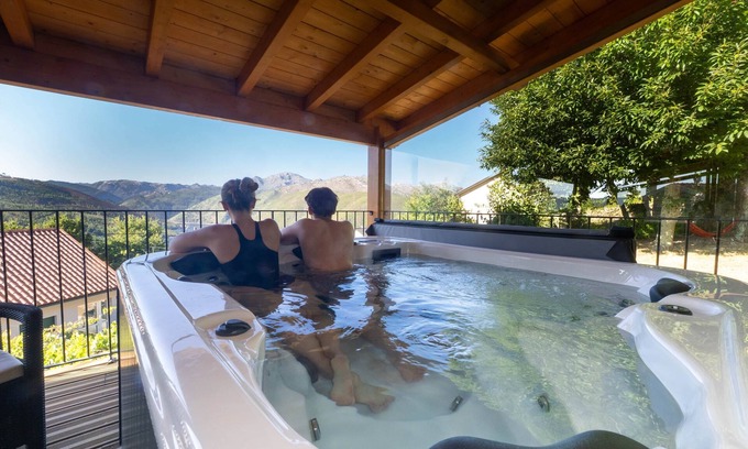 Lindoso House | Castelo Gerês | Exquisite Eco-Cottage - jacuzzi