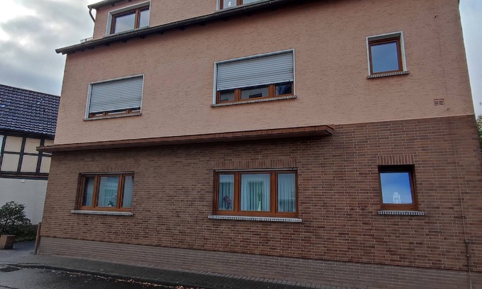 Burghaun Apartment | Castle apartment in Burghaun with balcony and 3 bedrooms for 5 persons.