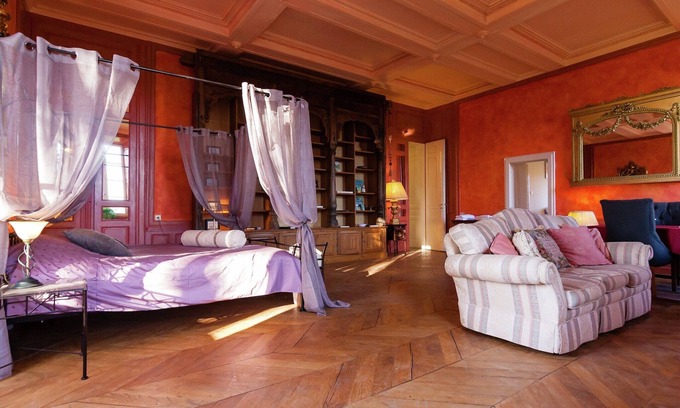 Chalais Apartment | Castle Apartment in Chaleix near Forest