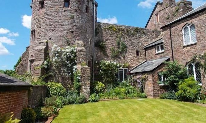 Tiverton Cottage | CASTLE BARTON, family friendly, luxury holiday cottage in Tiverton