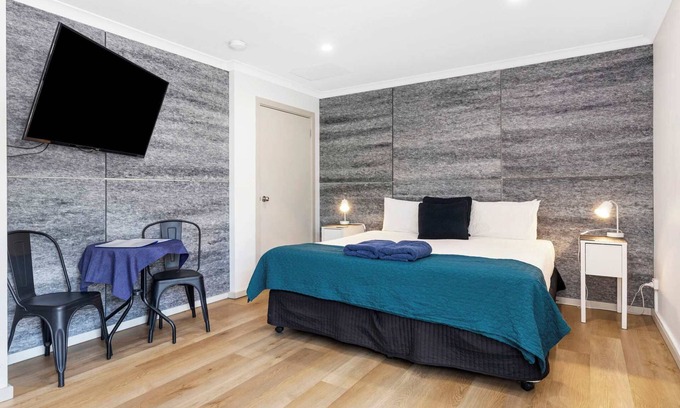 Busselton Bed & Breakfast | Castle Bay Room - 5 @ Observatory Guesthouse