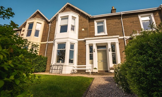 Dundee Villa | Castle Beach - Spectacular Victorian Villa