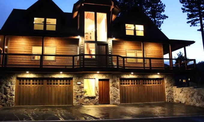 Mountain View Estates House | Castle-Cabin a Custom Vacation Home - Brand New.nn