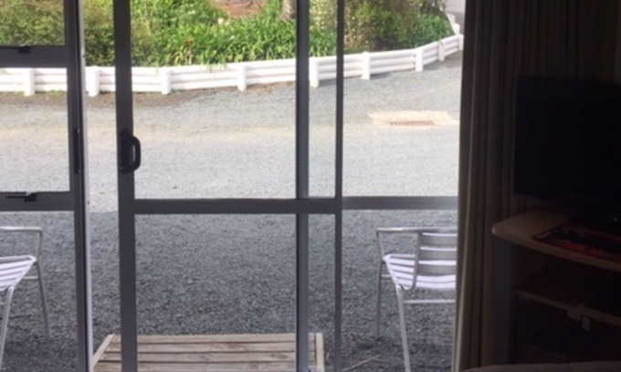 Wellsford Hotel | Castle Court Motel