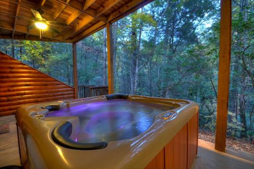 Cherry Log Villa | Castle Creek Hot tub nearby creek gas fireplace