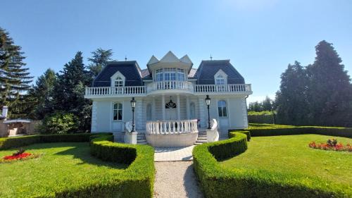 Szombathely Apartment | Castle Garden