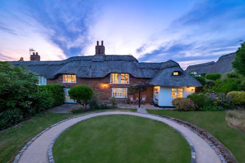Kenilworth House | Castle Hill Cottage on a Scheduled Monument