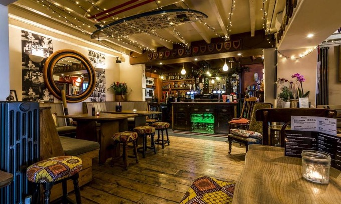 Manorbier Apartment | Castle Inn - Blue Room - Manorbier