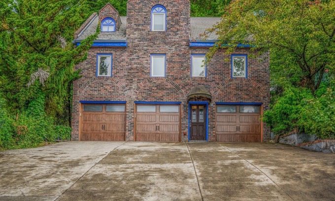 Southwest Hills House | Castle like home in SW PDX, close to downtown!