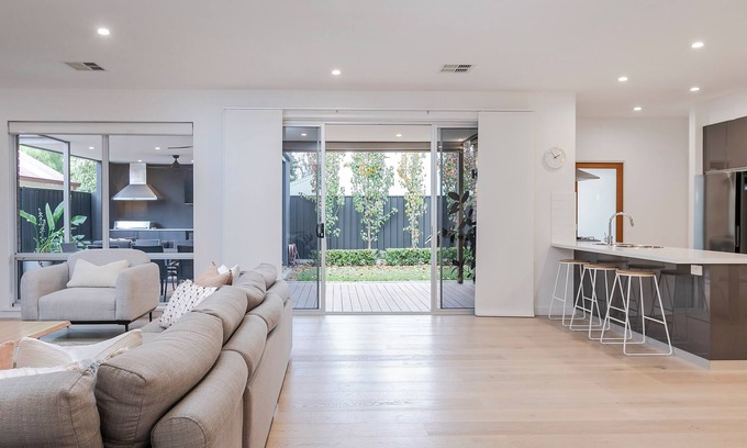 Prospect House | Castle - Pet Friendly, City Fringe, Office, Garage