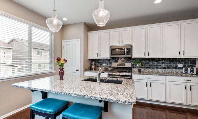 Castle Rock House | Castle Rock Getaway - Sleeps Up To 14!