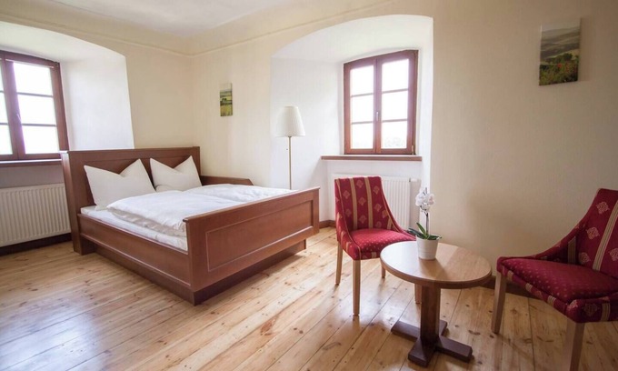 Baiertal Apartment | Castle Room 6 - Hohenhardter Hof