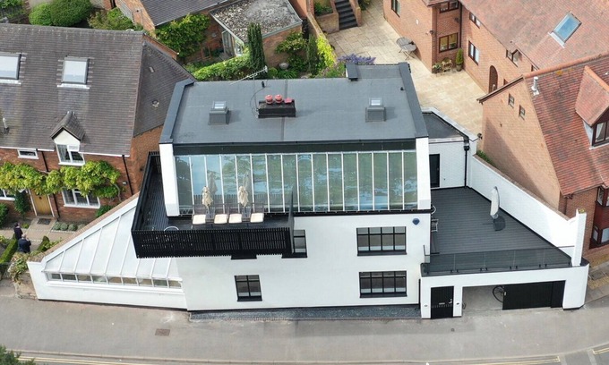 Warwick Town Centre House | CASTLE VIEW, family friendly, character holiday cottage in Warwick