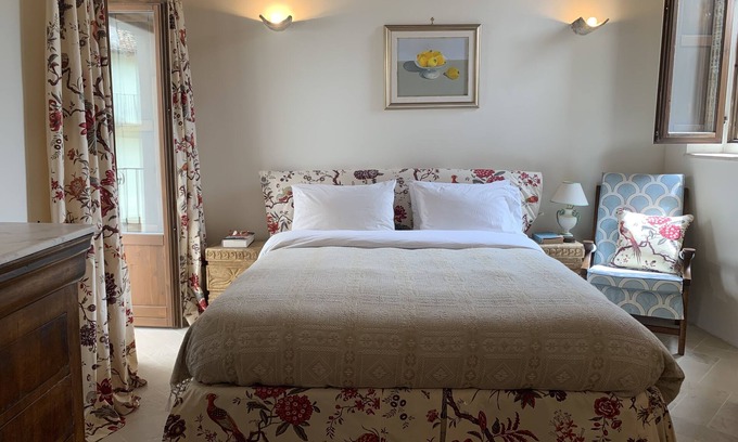 Pacentro House | Castle-view holiday home nestled in national parkn