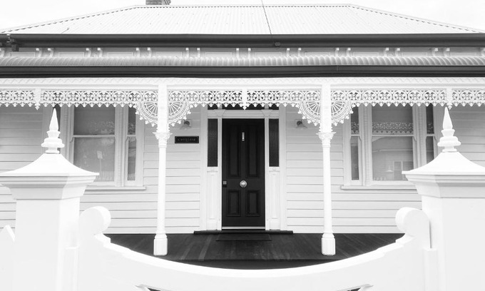 Geelong West House | Castlebar - Superior Boutique Accomodation - Steps to Pakington Street