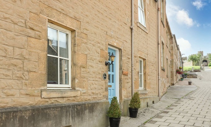 Jedburgh Cottage | CASTLEBRAE, pet friendly, character holiday cottage in Jedburgh