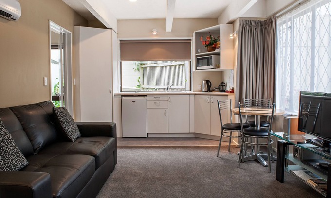 Tahunanui Hotel | Castles Motel and Driftwood Motel