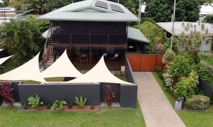 Palm Cove Apartment | Casual Coastal 2 Bedroom Unit in Stunning Palm Cove