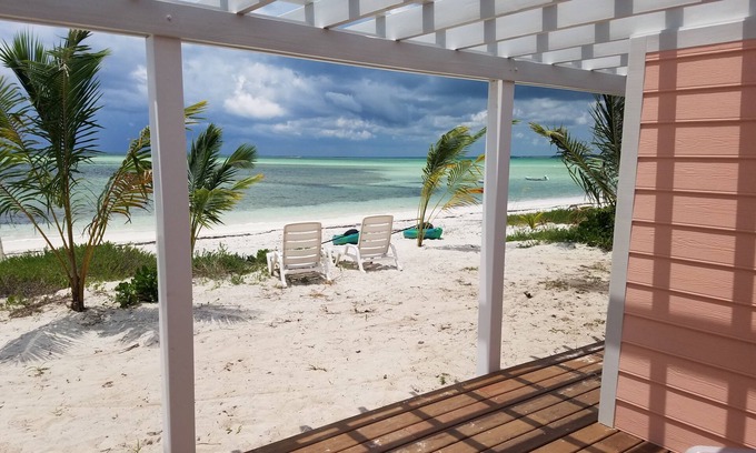 Cherokee House | CASUARINA SEA BREEZE - BEAUTIFUL Beachfront Home-Including 16' Skiff
