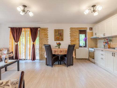 Slanic House | Casuta cu Trandafiri