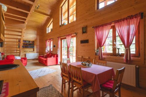 Saru Dornei Ski Chalet | Casute cu cerdac