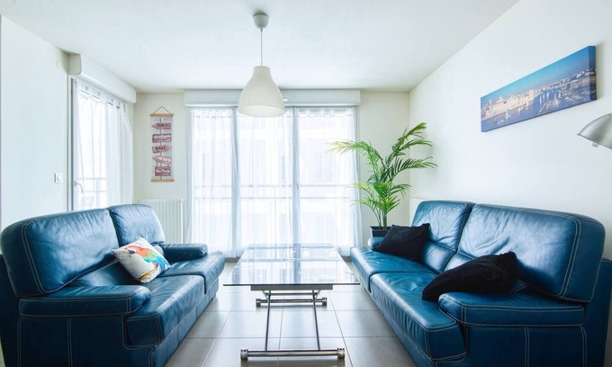 Saint-Lambert Apartment | CATALANS · Super T2 Climatisé avec Balcon à pied p