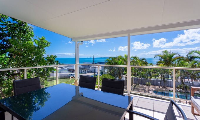 Meikleville Hill Apartment | Catalina III. Superb Ocean Views!