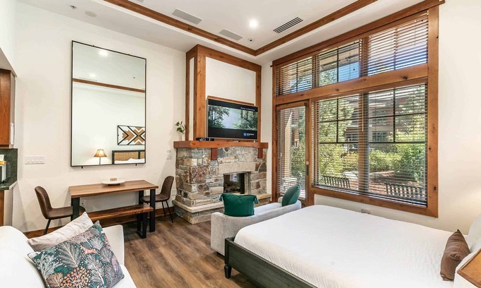 Truckee Condo | Catamount Lodge 105 - Luxury Slopeside Studio