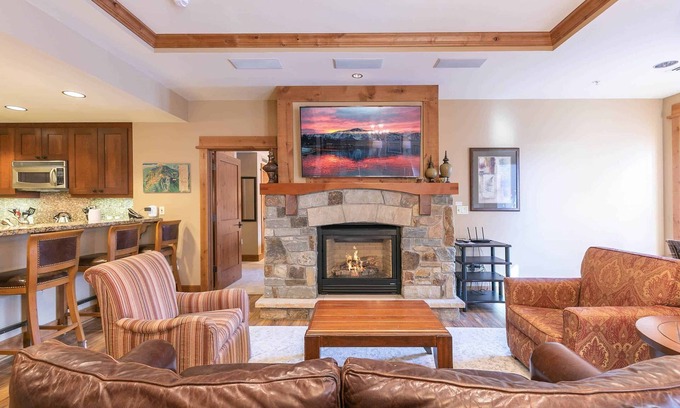 Truckee Condo | Catamount Lodge 308 - Luxury Slopeside 2 Bedroom