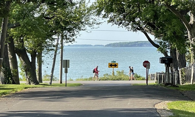 Gypsum House | Catawba island- Lake View and steps from Miller’s Ferry