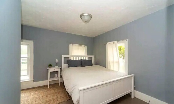 Gypsum House | Catawba Island - Walk to Ferry