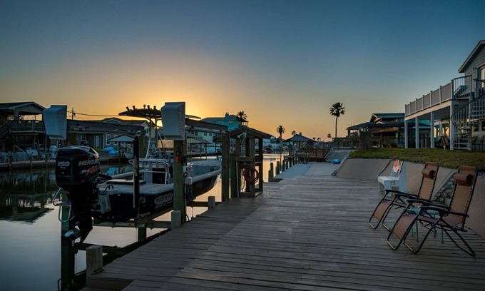 Palm Harbor Cottage | Catch & Play on Estes Bay