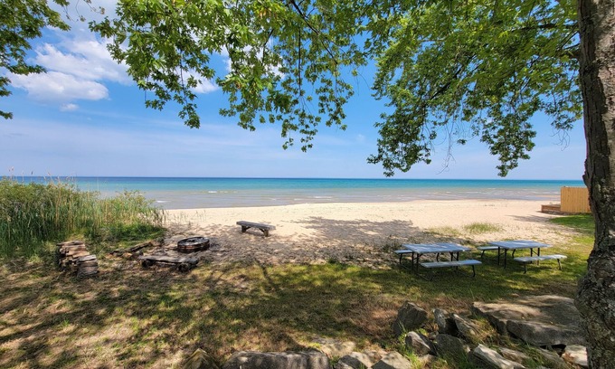 Oscoda Cottage | Catching Fireflies - Cozy Cottage on beautiful Lake Huron in Oscoda, MI