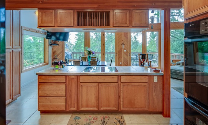 Lakeside House | Cathedral in the Pines near Flathead Lake, 2800 Sq Ft