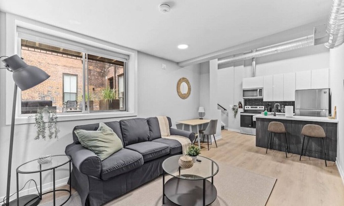 Peterborough Apartment | Cathedral Loft 2 Queen Beds DT Peterborough